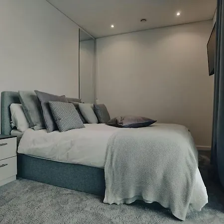 Apartment Brand New In Center.